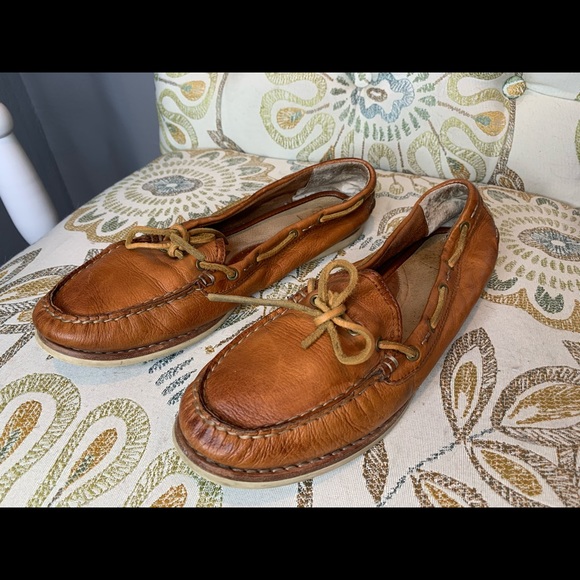 Frye Shoes - FRYE Women's Tan Leather Flat Slip On Loafers 9